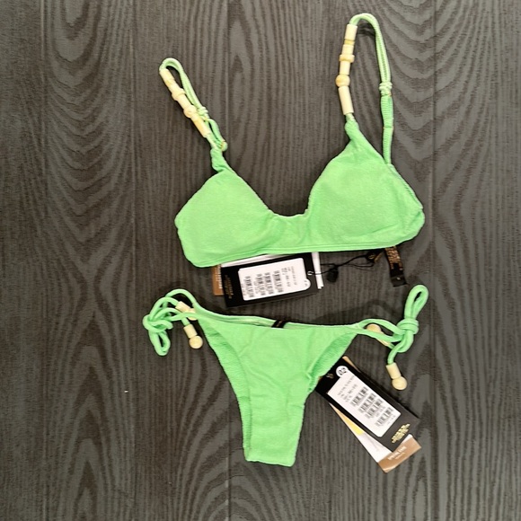 Vix Bikini - Swimsuit- New .Retail $266.00 - Picture 2 of 12